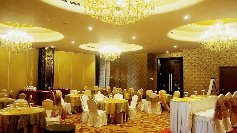 فندق سافير سكاي بي إس دي سيتي سيربونغ المظهر الخارجي الصورة